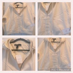 Forever 21 off white canvas jacket with hood and side pockets!! Fall ready!